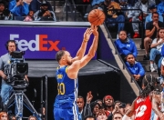 开云体育中国-勇士险胜步行者，莫兰特带队取胜