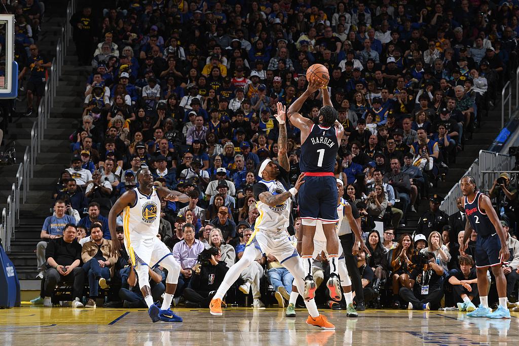 火箭客场逆转勇士，哈登射入致胜三分！的简单介绍