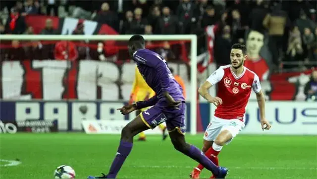 关于雷恩主场失利，小组出线形势堪忧的信息