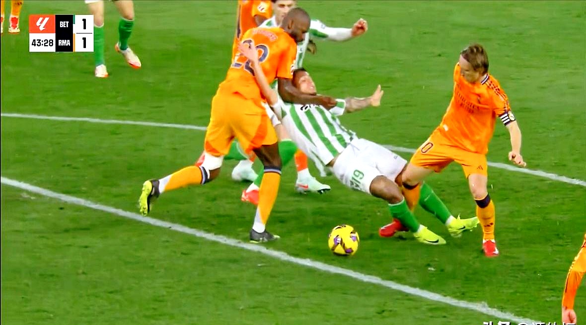 关于皇马热身切尔西,季前赛中屠龙大战!的信息 关于皇马热身切尔西,季前赛中屠龙大战!的信息