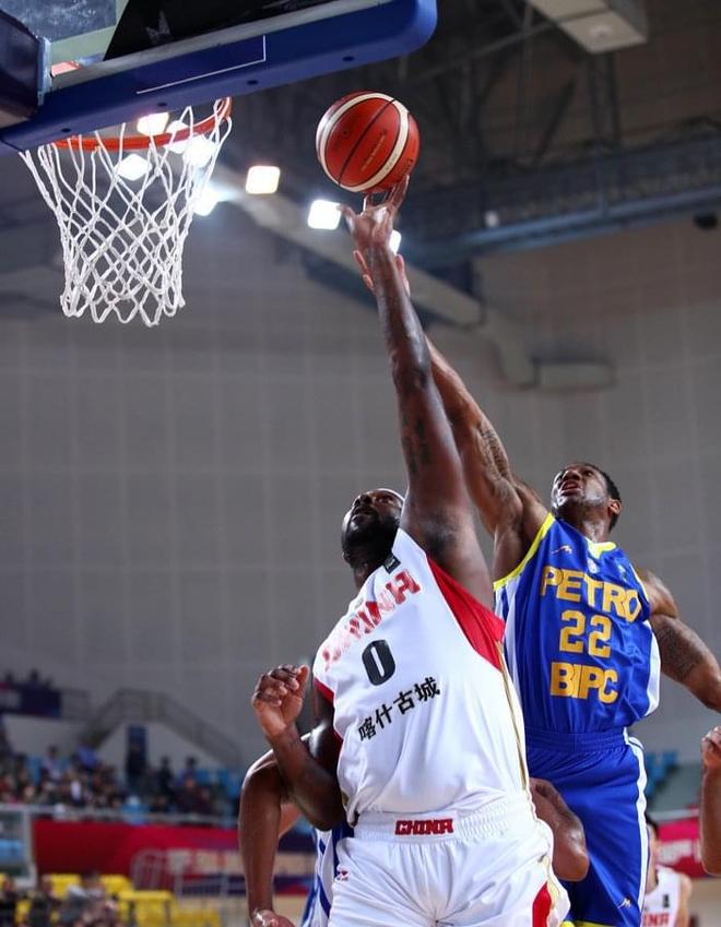 伊朗劲旅震惊亚洲，一举晋级