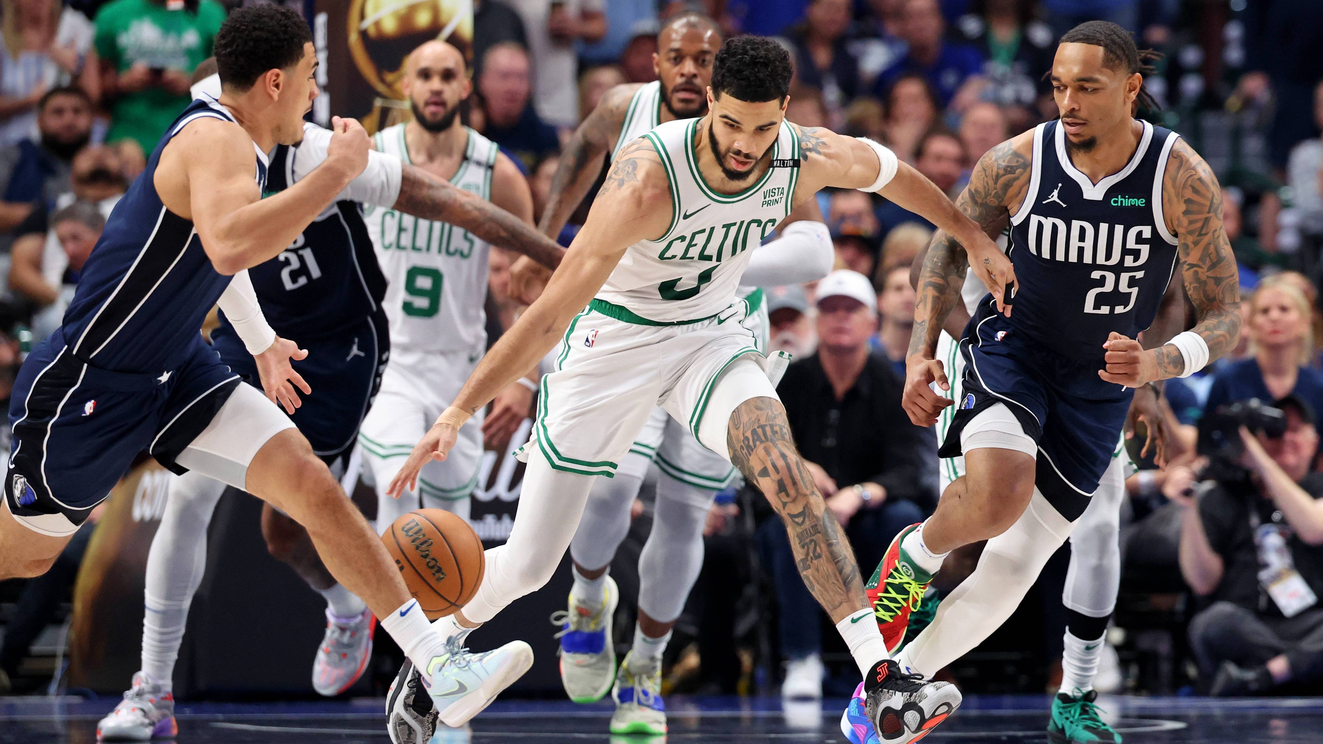 尼克斯大胜凯尔特人，主场保持不败