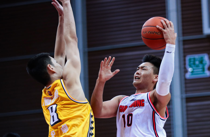 惊险逆转战胜对手,带队晋级下一轮 惊险逆转战胜对手,带队晋级下一轮