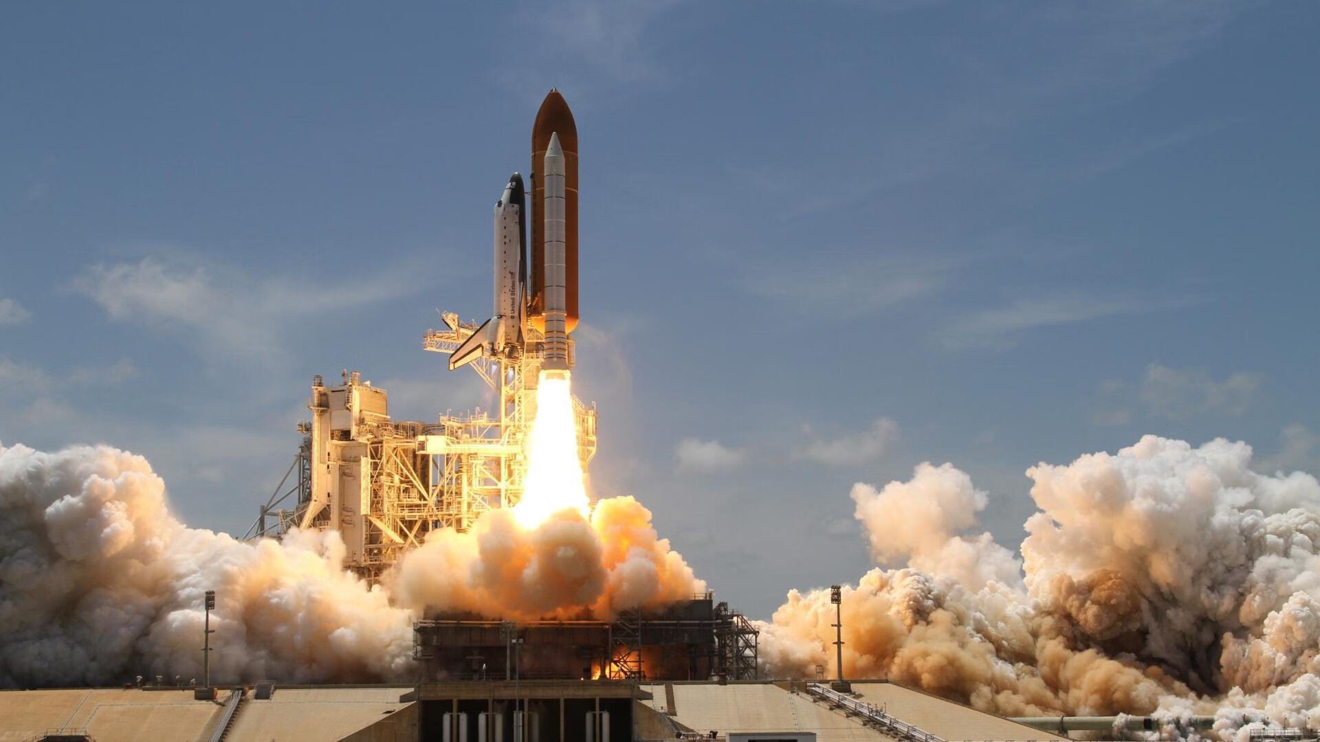 哈利伯顿带队取胜与火箭狂胜北京队,篮球之夜的辉煌双响炮