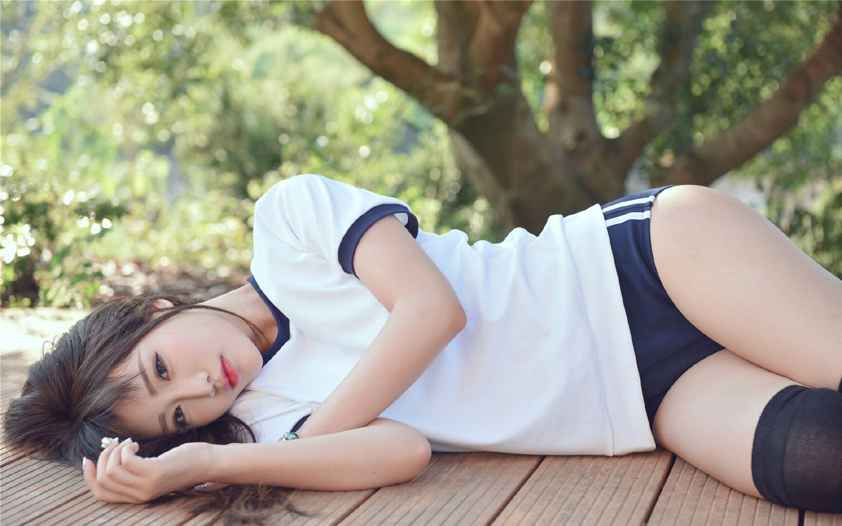 两种传奇,当太阳用钢铁防线封锁马刺,库里用一束光刺穿了整个夜晚