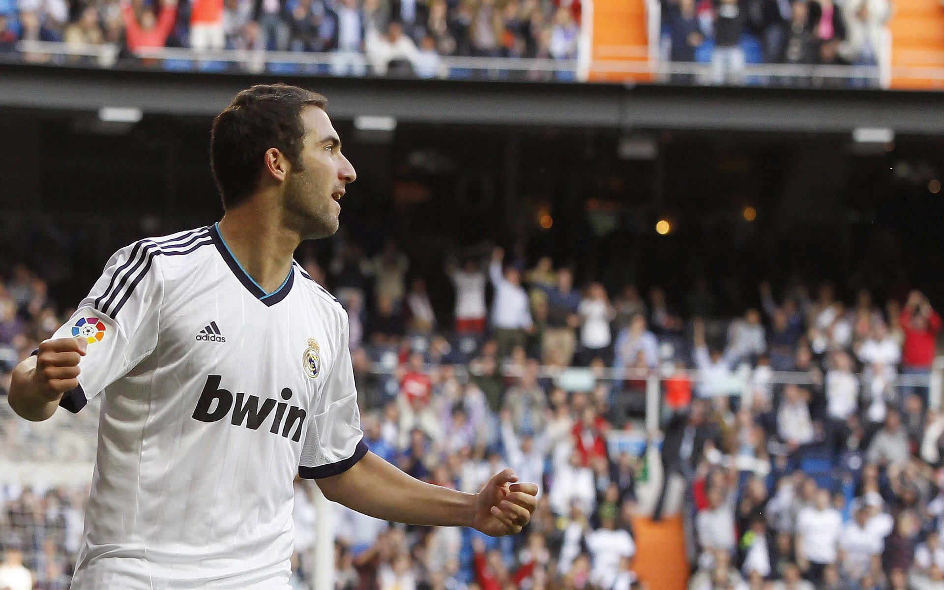 钢铁城墙与玫瑰绽放，墨城雨夜，赖斯如何以唯一性惊艳世界杯