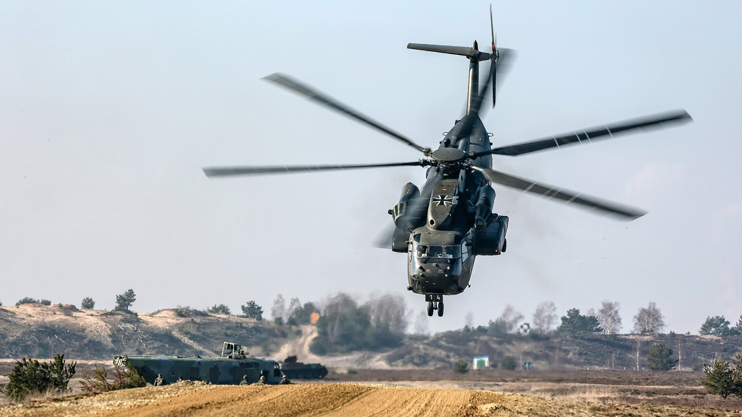 蓝色王朝的利刃，富安健洋在巨人冲垮袋鼠之夜重塑亚洲防线