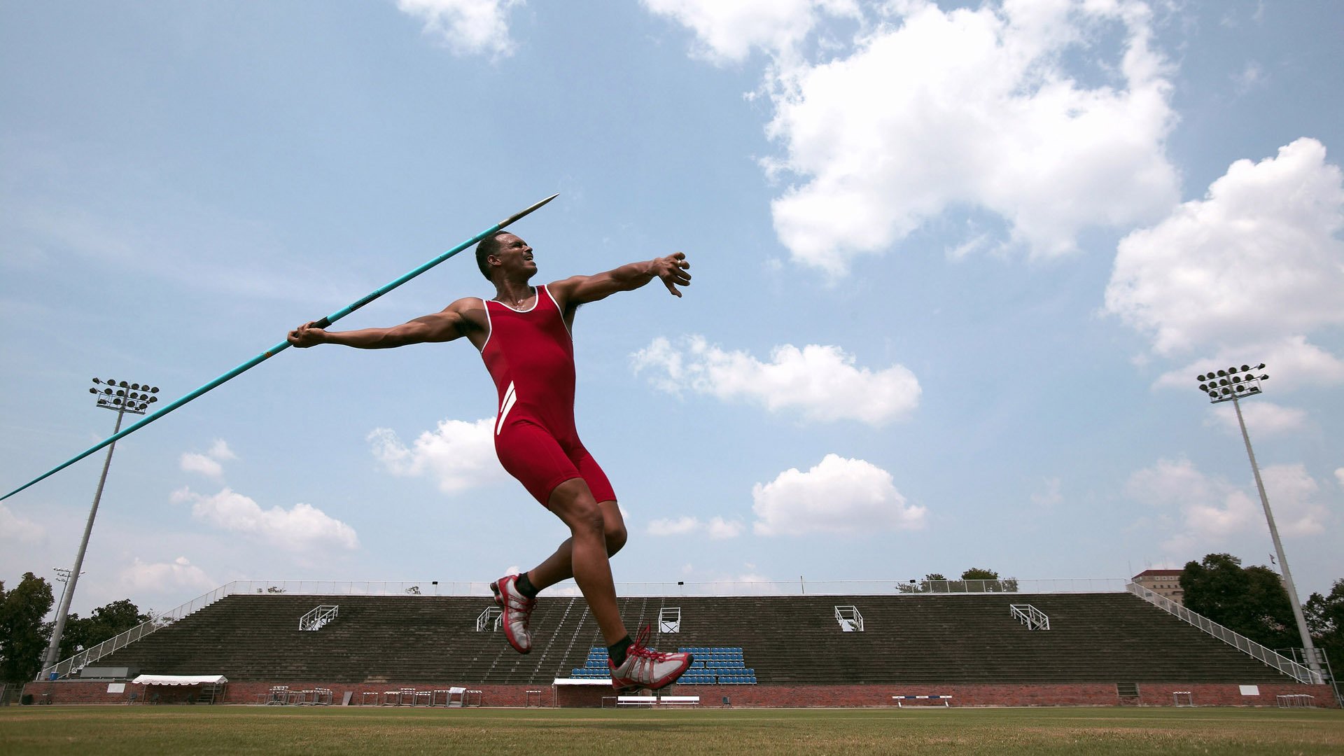 威尔士心脏，德国骨骼，当红牛欧冠之巅绽放龙旗