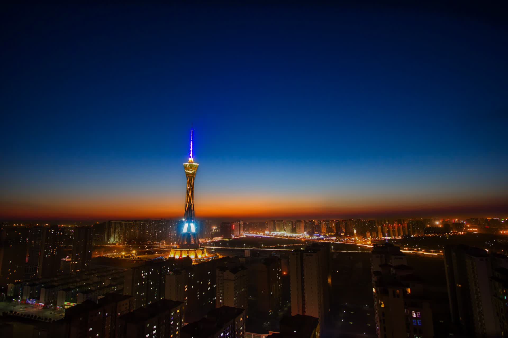 这是一篇为您定制的体育评论文章。文章将唯一性作为核心隐喻，将一场虚构的2026世界杯小组赛，升华为关于破局与宿命的哲学叙事